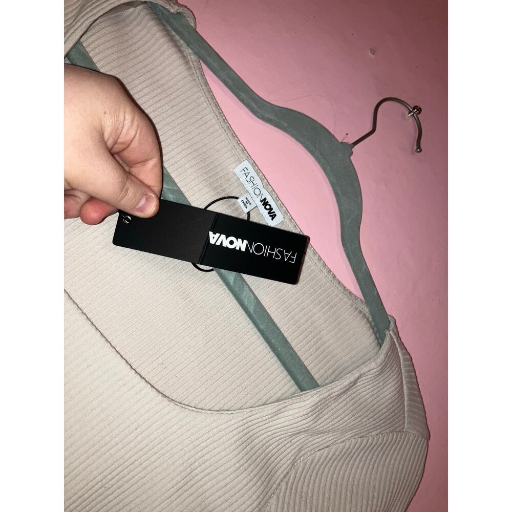 NWT Fashion Nova Ivory Ribbed Long Sleeve  Cropped Top Size Medium - Picture 3 of 6